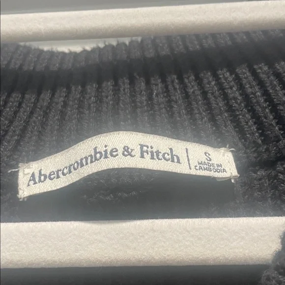 Abercrombie & Fitch Black and White V-Neck Sweater Vest - Picture 2 of 3